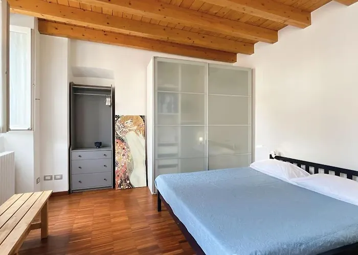 La Casa Azzurra - Affitti Brevi Italia * Лекко